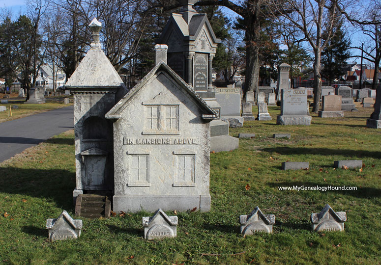 Springfield, Massachusetts, Titus Family Tombstone, House, Springfield Cemetery, photo, front