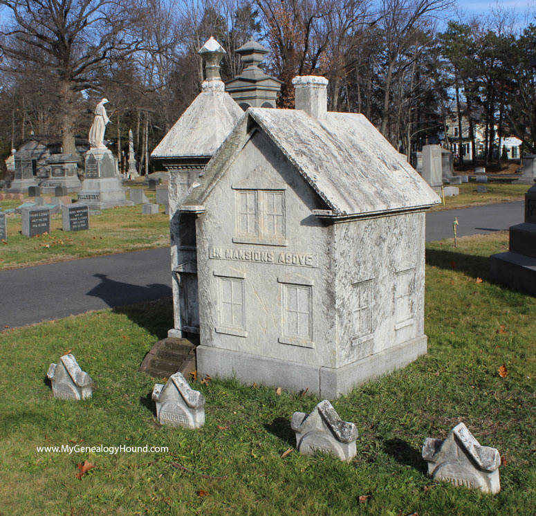 Springfield, Massachusetts, Titus Family Tombstone, House, Springfield Cemetery, photo, front right corner