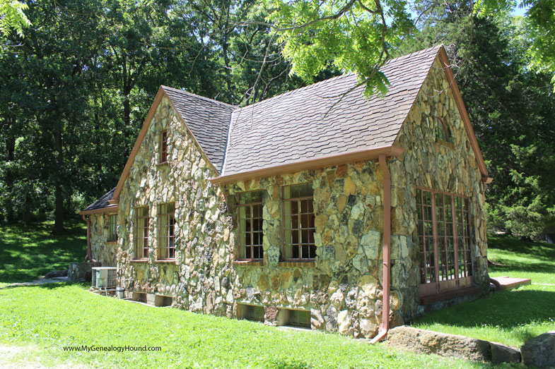 Rocky Ridge Farm Rock House, Home of Laura Ingalls Wilder, 1928-1936, Mansfield, Missouri, side view photo