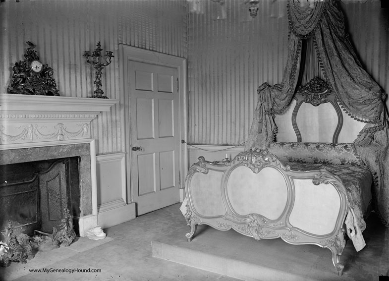A bedroom in the Monticello. This photo is from 1914-18 by Harris & Ewing. Home of Thomas Jefferson.