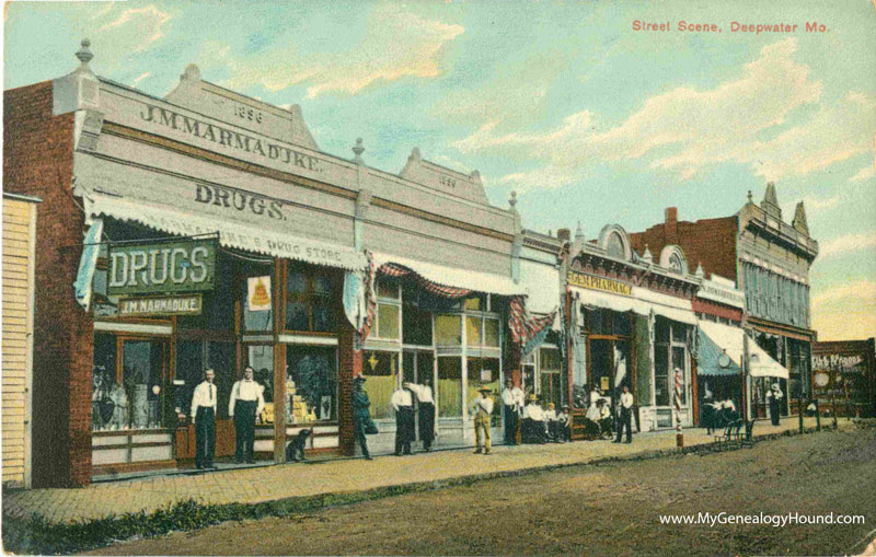 Deepwater, Missouri Street Scene vintage postcard, historic photo