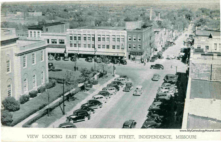 Independence, Missouri, Lexington Street Looking East, vintage postcard photo