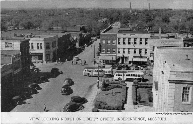 Independence, Missouri, Liberty Street Looking North, vintage postcard photo