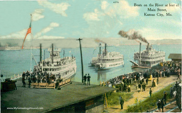 Kansas City, Missouri, Boats on the river at the foot of Main Street, vintage postcard photo