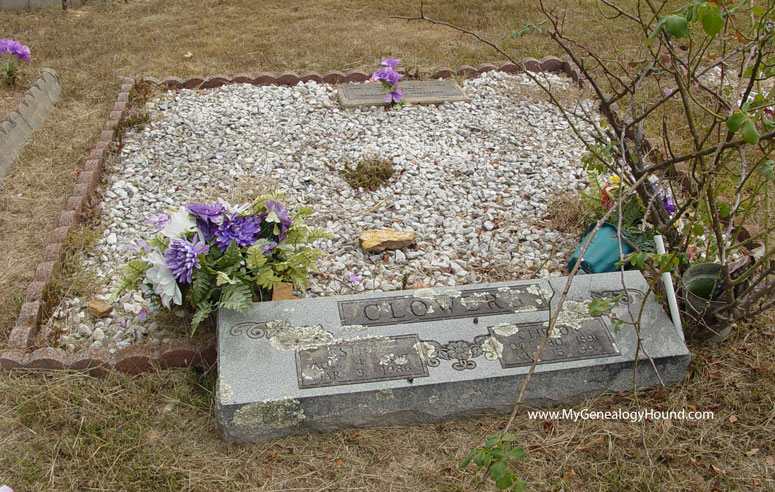The Grave and Tombstone of Clifton Clowers on Woolverton Mountain, Arkansas, photo