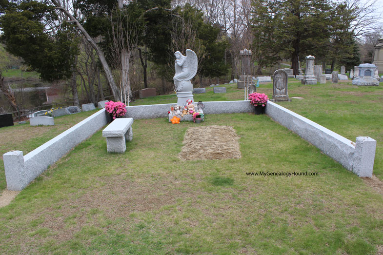 Mary Tyler Moore, Grave, Fairfield, Connecticut, photo