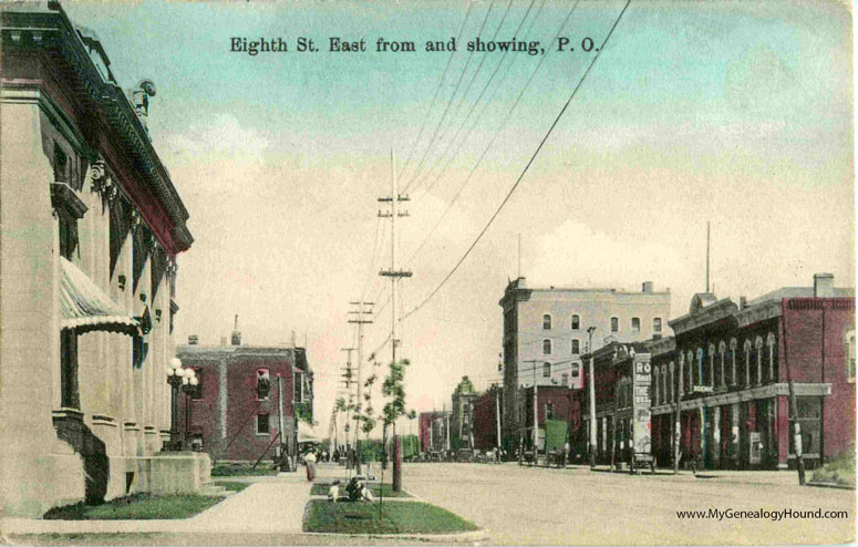 Boone, Iowa, Eighth Street East from Post Office, vintage postcard, historic photo