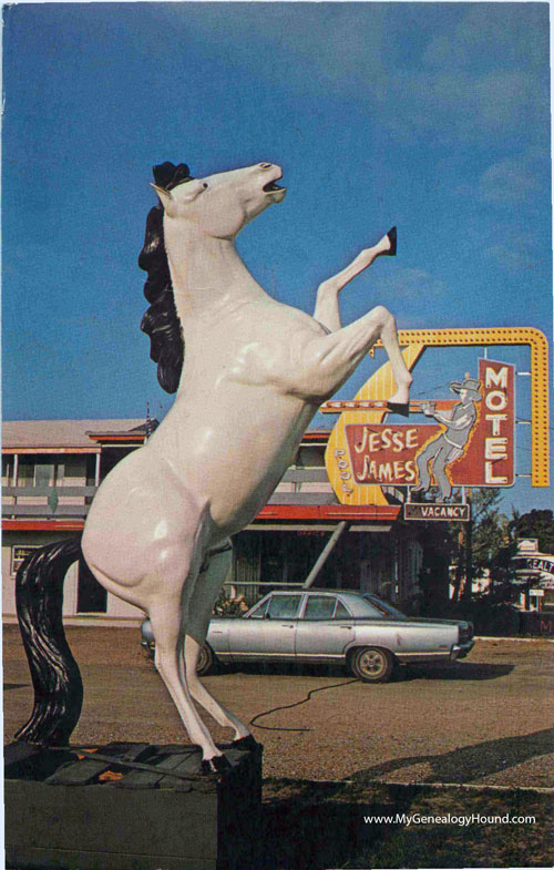 Jesse James Motel, Branson, Missouri, vintage postcard photo.