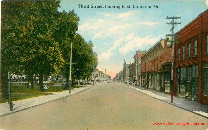 Cameron, Missouri Third Street Looking East Vintage Postcard photo