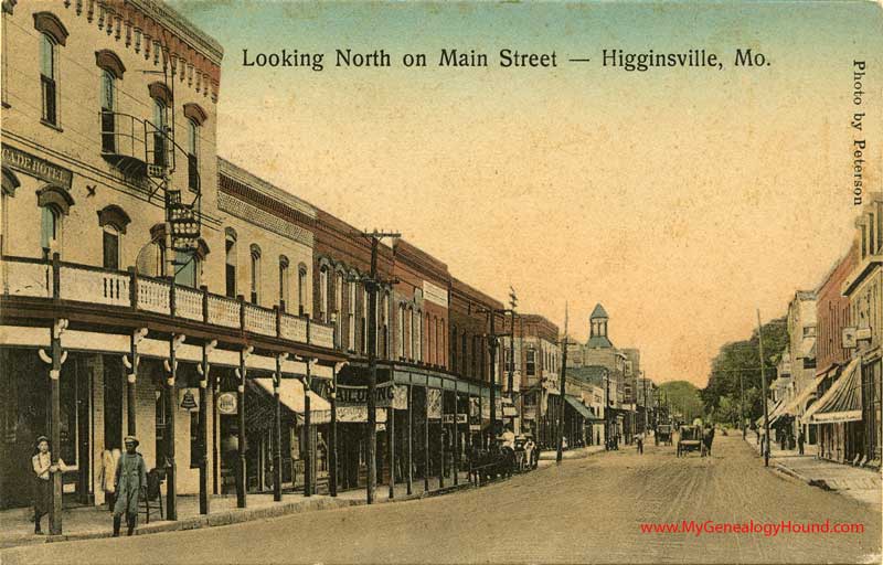 Higginsville, Missouri Main Street Looking North Vintage Postcard photo