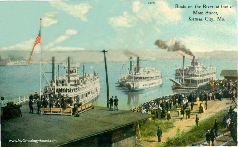 Kansas City, Missouri, Boats on the river at the foot of Main Street, vintage postcard photo Kansas City, Missouri, Boats on the river at the foot of Main Street, vintage postcard photo