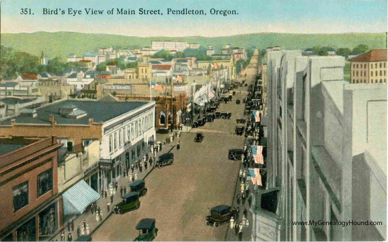 Pendleton, Oregon, Bird's Eye View of Main Street, vintage postcard, historic photo